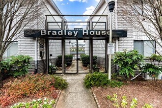 Building Photo - 3501 Roswell Rd