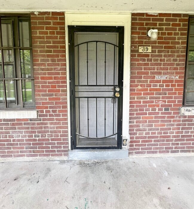Building Photo - 39 College Ct