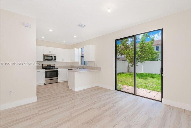 Foto del edificio - 3326 W 112th St