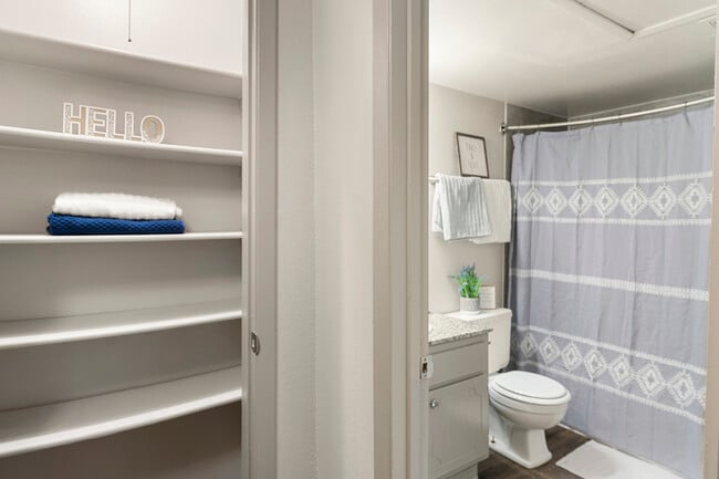 Foto del edificio - University Place Apartments