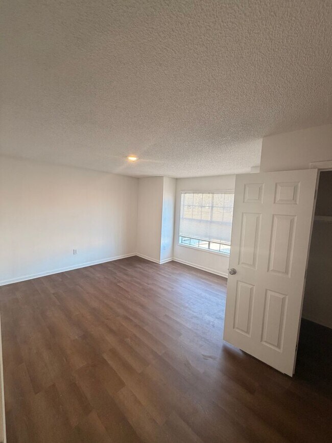 Building Photo - 109 Limoges St