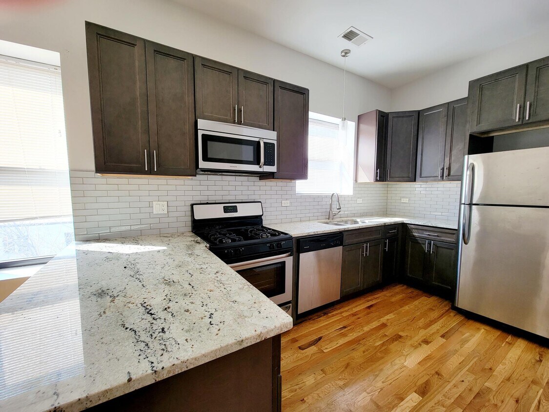 Primary Photo - 3235 W Potomac Ave