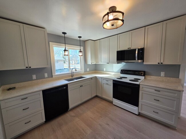 Building Photo - 367 Mohawk Ave