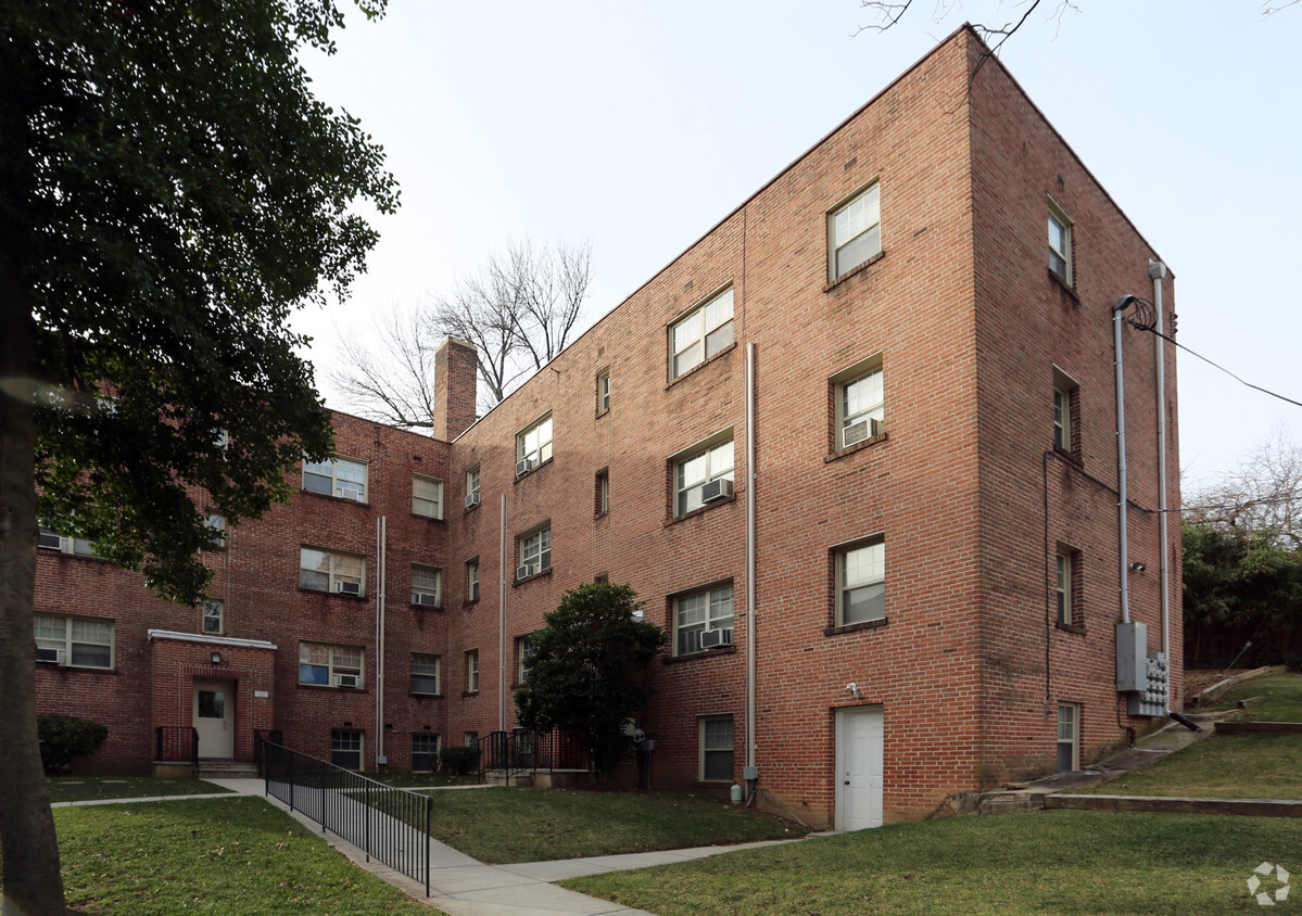 Foto del edificio - Manor Circle Apartments