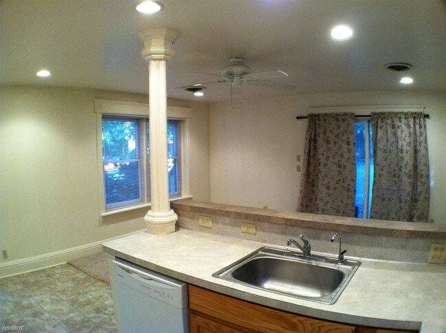 Building Photo - 2 br, 2 bath Duplex - 398 W Delhi Rd