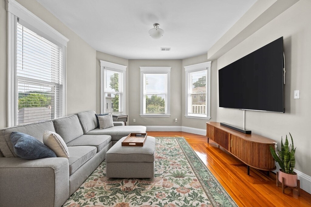 Foto principal - 53 Montvale St