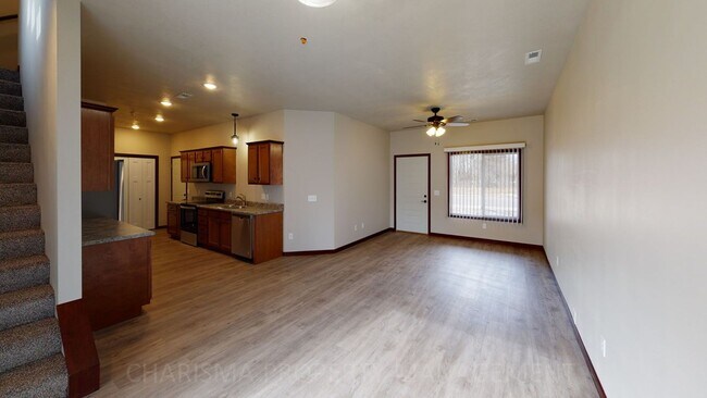 Building Photo - 3 BD, 2.5 BA TOWNHOME, DOUBLE ATTACHED GARAGE, PET FRIENDLY, HARRISBURG