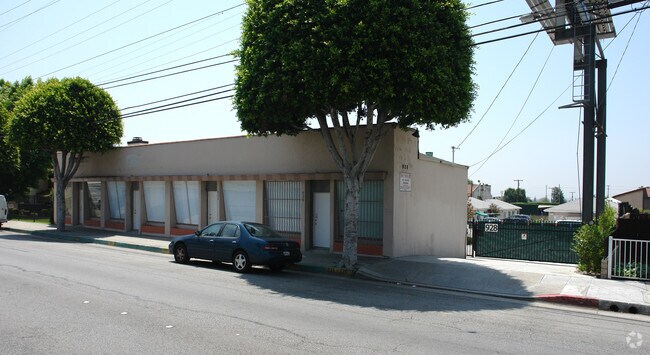 Foto del edificio - 928-936 Huntington Dr