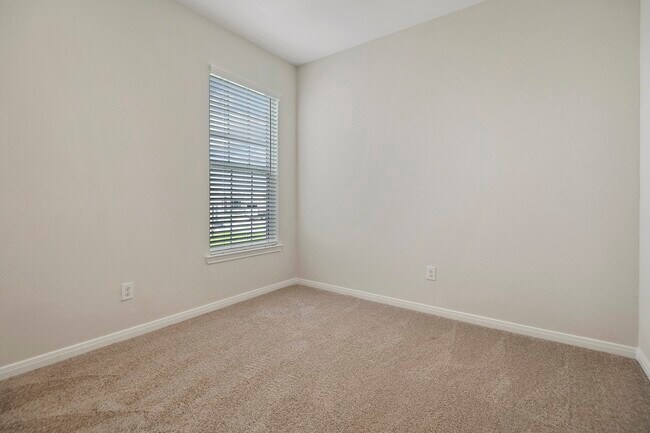 Building Photo - 15814 Berry Hl Dr