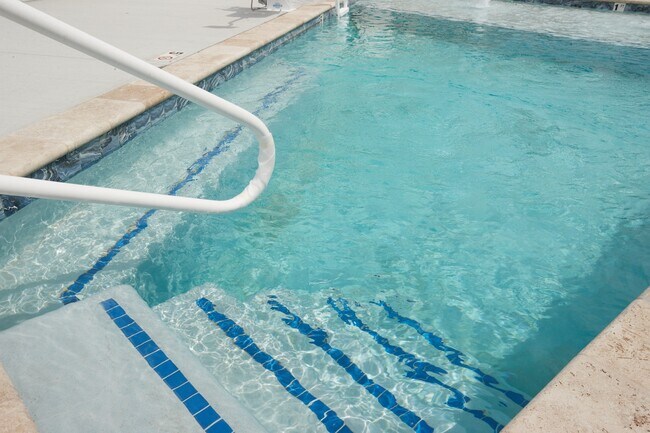 Building Photo - Ascend