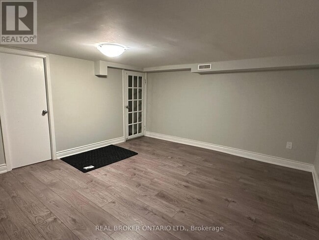 Building Photo - 129 Wolseley St