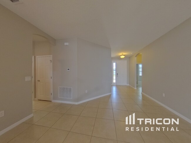 Foto del edificio - 3421 Bethpage Loop