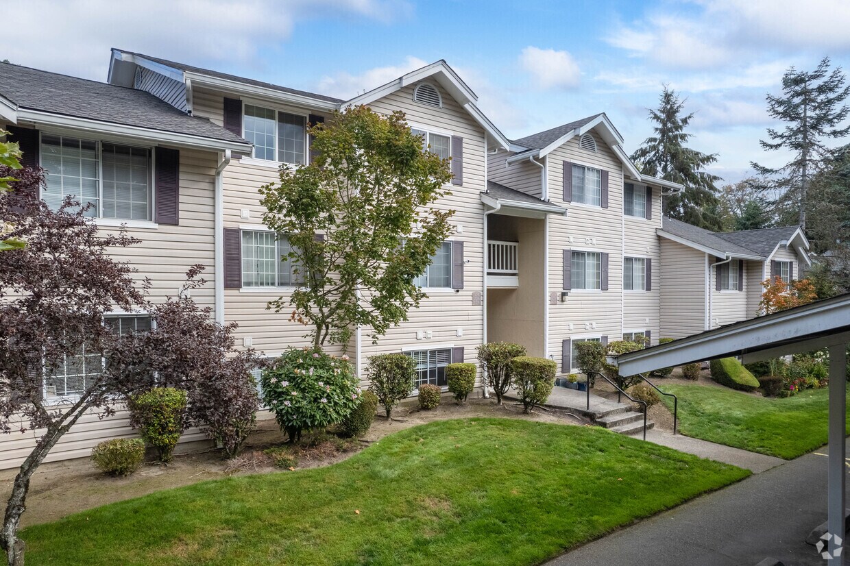 Exterior - Cherry Hills Apartment