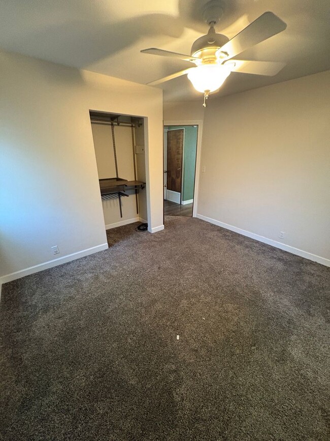 Building Photo - 3 bedroom 1 bathroom house for rent