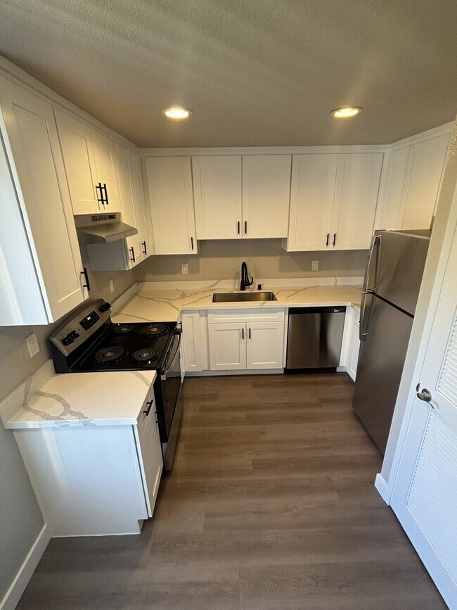 QUARTZ COUNTERS - Riverstone
