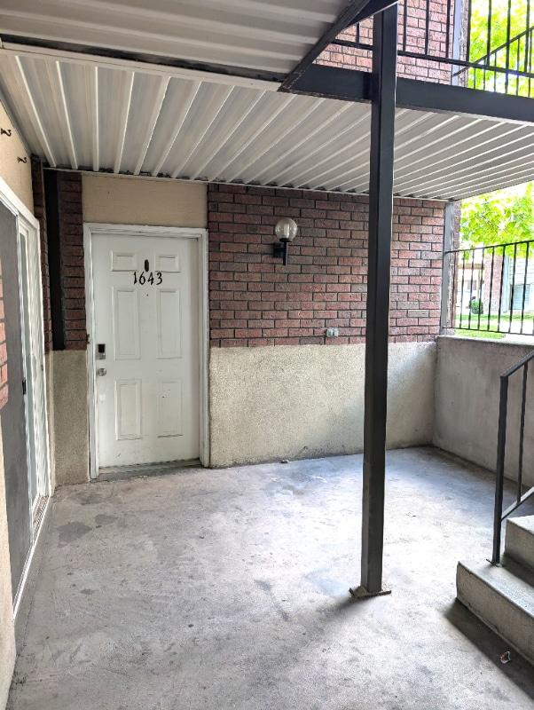 Building Photo - 1643 Willowbrook Dr