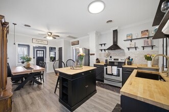 Building Photo - 1080 Green St