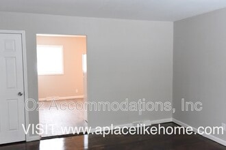 Building Photo - 1109 S Appleton Ave