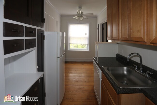 Foto del edificio - 4542 N Maplewood Ave