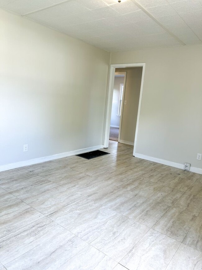 Building Photo - Newly Remodeled Two Bedroom Home in South ...