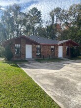 Building Photo - 137 Clinton Ct