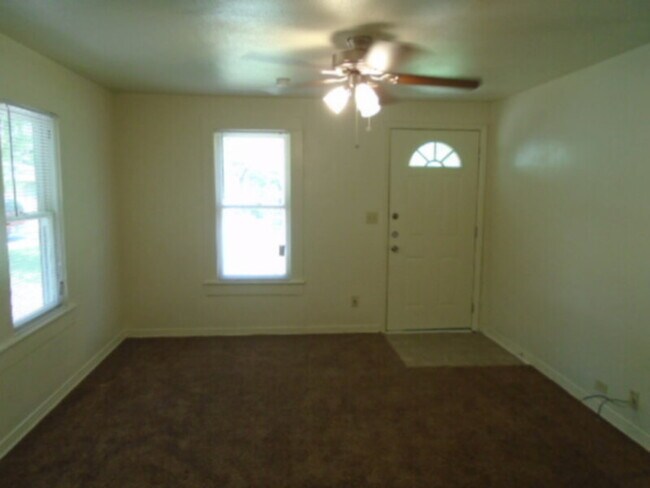 Foto del edificio - Cute 2 bedroom, 1 bath house in East Ft. W...