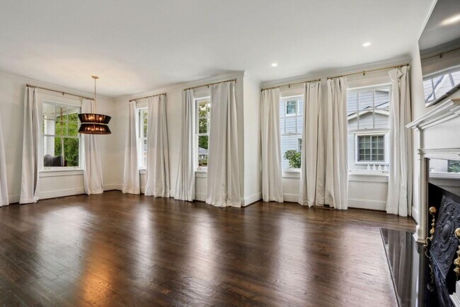 Foto del edificio - 2140 Fairhaven Cir NE
