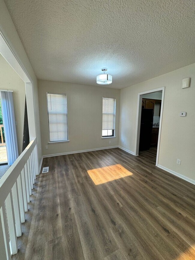 Building Photo - Huge 3/3 duplex in Blue Springs