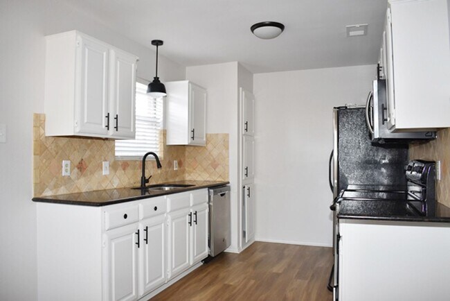 Foto del edificio - 6912 Brookdale Dr