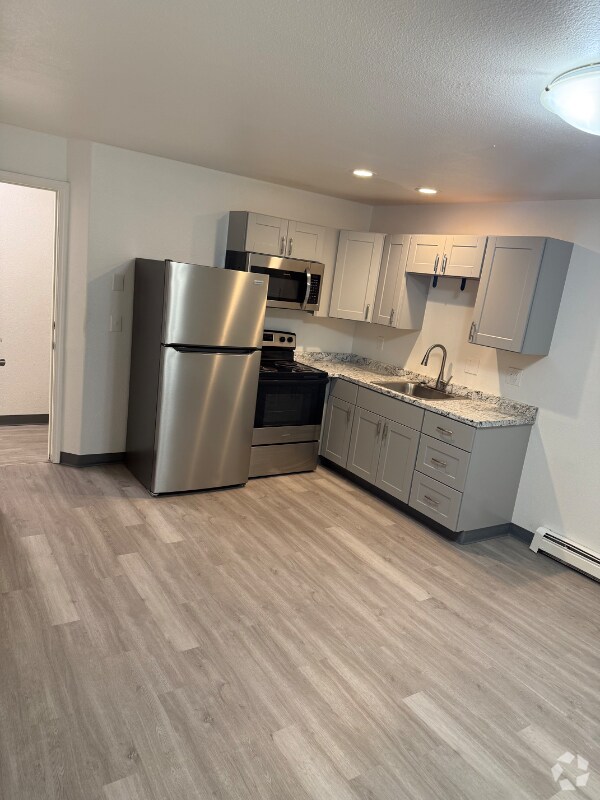 Building Photo - 551 N Robin Cir