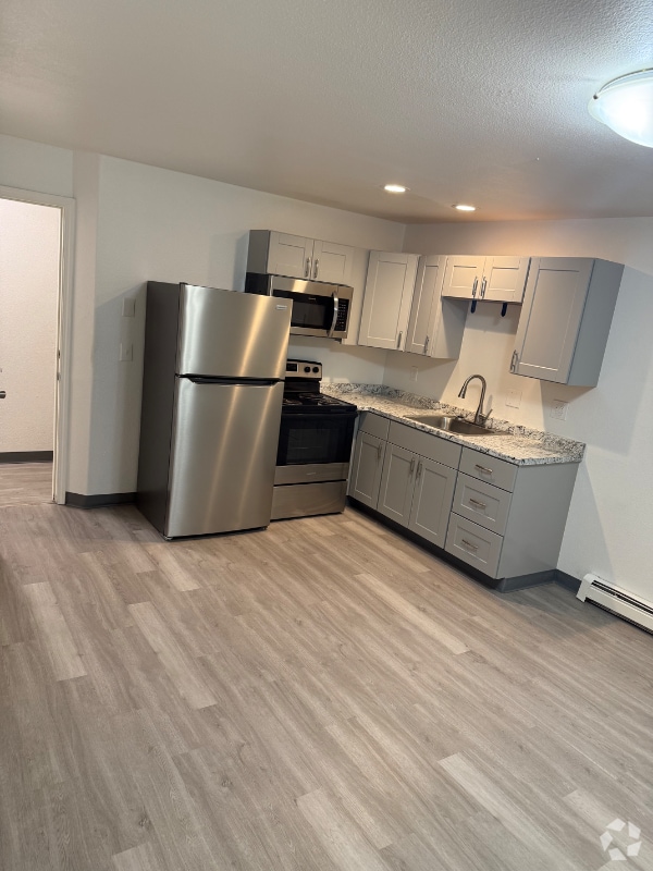 Building Photo - 551 N Robin Cir