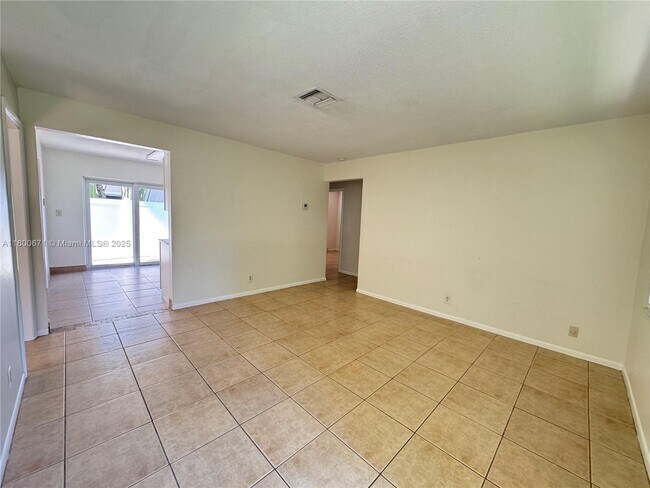 Foto del edificio - 606 SW 5th Ave