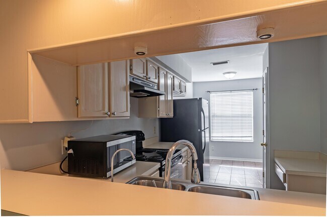 Building Photo - 12840 Ashbrook Cir E