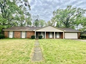 Building Photo - 203 Riverdale Ln