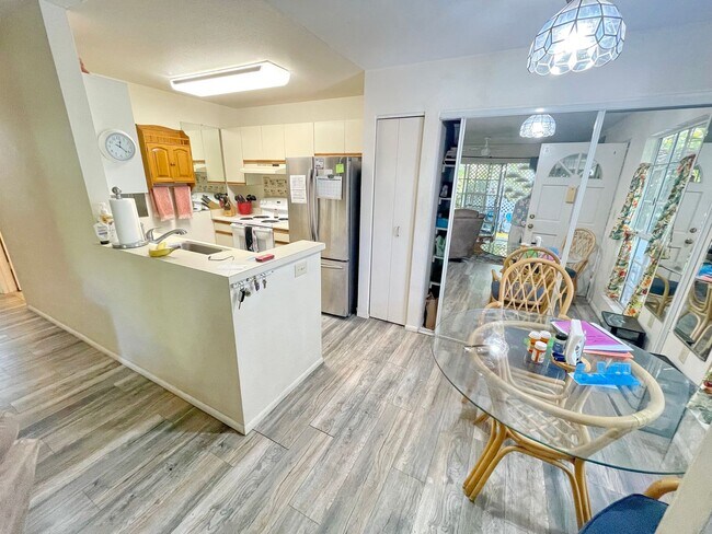 Foto del edificio - Charming 1BR, 1.5BA Ground Floor Condo – Mostly Furnished & Move-In Ready! Seasonal Rental Availa...