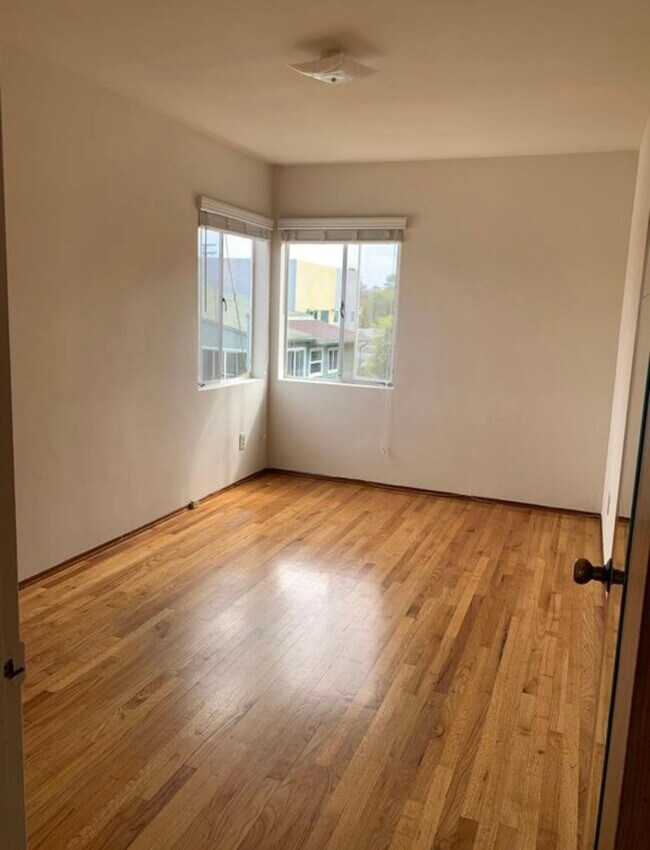 Foto del edificio - 721 W Lewis St
