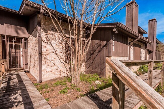 Foto del edificio - 514 Hickory Dr