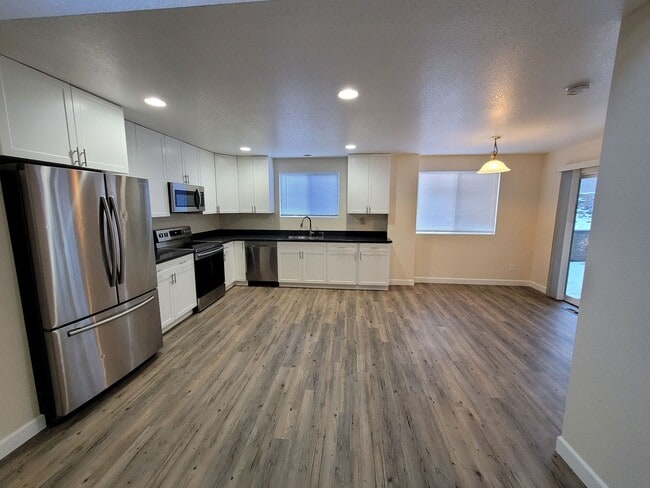 Building Photo - Updated 3 Bedroom in Springs Ranch
