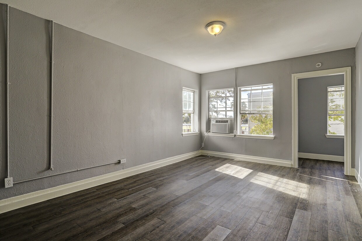 Foto principal - 5101 Bell St