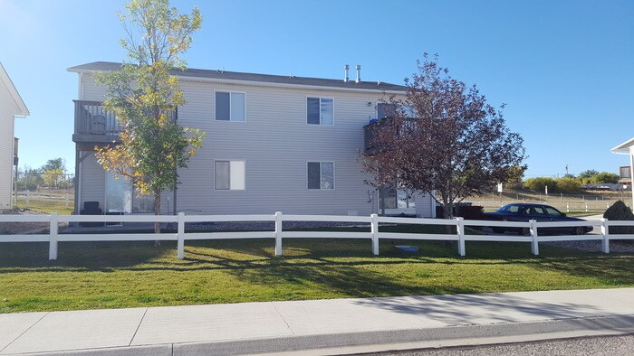 Foto principal - 529 W 2nd St