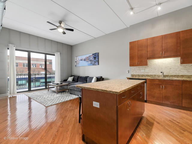 Foto del edificio - 3125 W Fullerton Ave