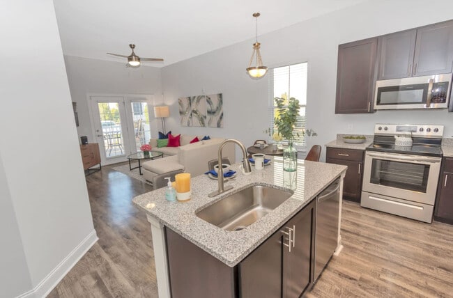 Foto del edificio - HAVEN POINTE AT CAROLINA FOREST APARTMENTS