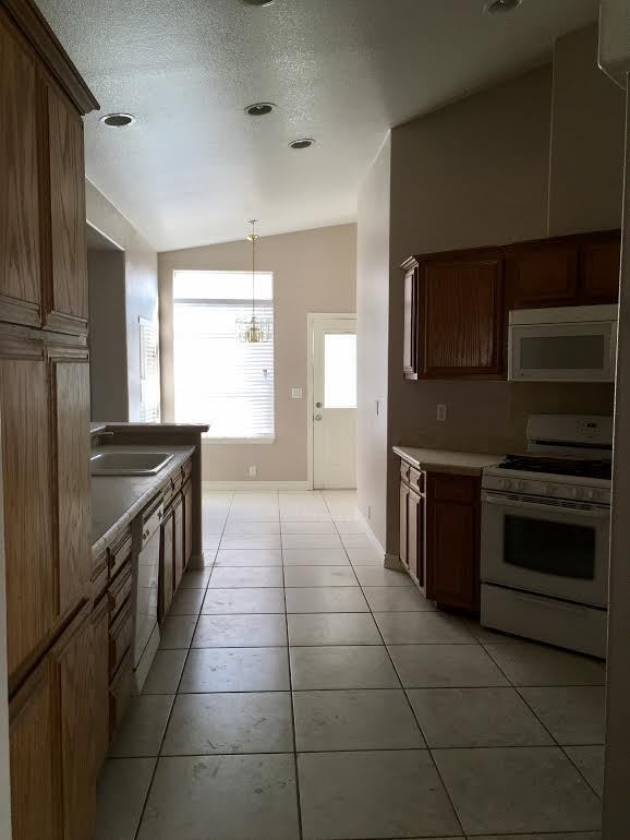 Foto del edificio - Spacious Home Near Golf Course Coming Soon!!!