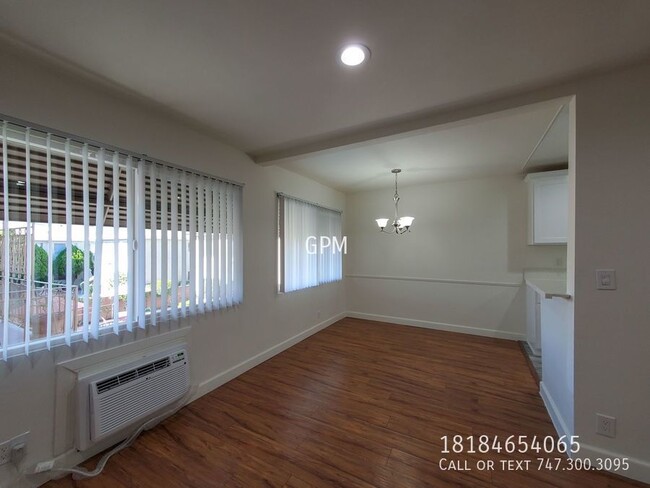 Building Photo - Spacious 2BR Close to NOHO Arts District!