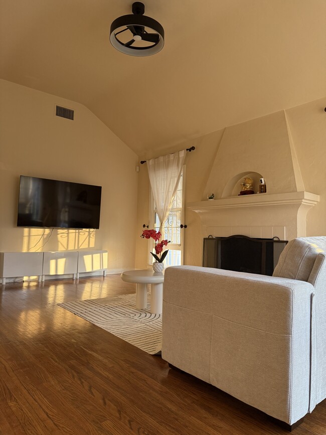 Foto del edificio - 212 W McLean St