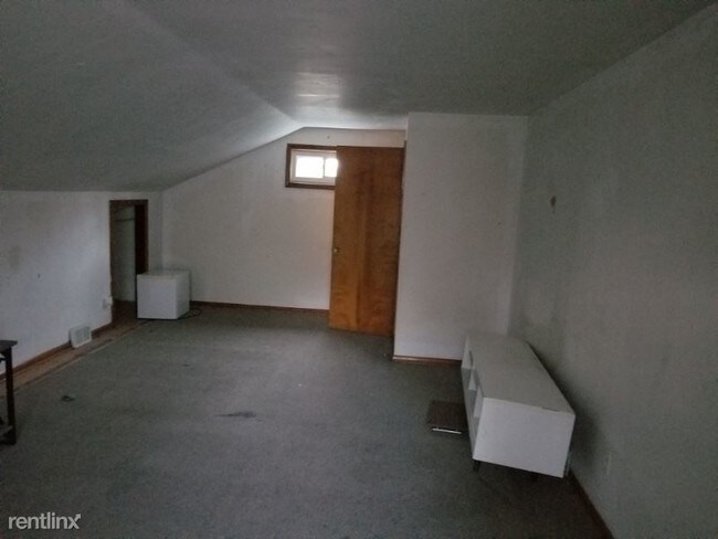 Foto del edificio - 4 br, 1 bath House - 235 Albert Steet South