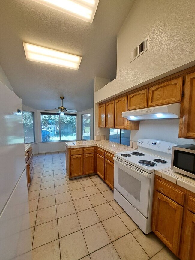 Foto del edificio - Single Level 3 Bedroom Home Ready to Move in!