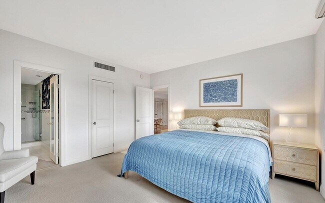 Foto del edificio - 250 Bradley Pl