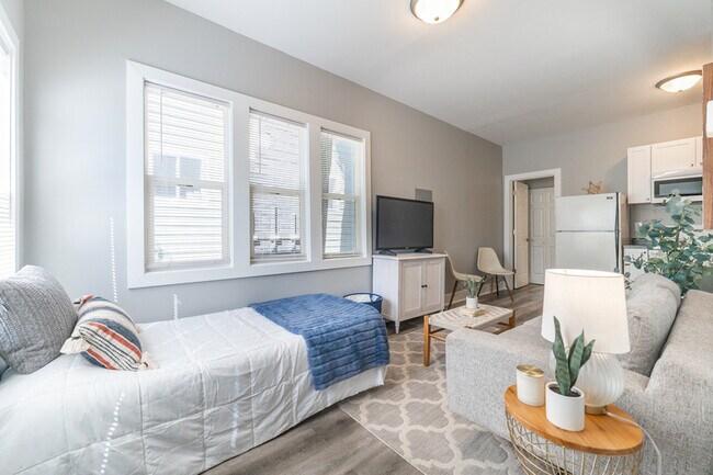 Foto del edificio - 2831 N Kenwood Ave