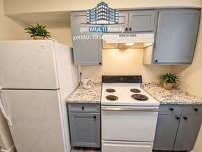 Building Photo - 7120 N 66th Dr